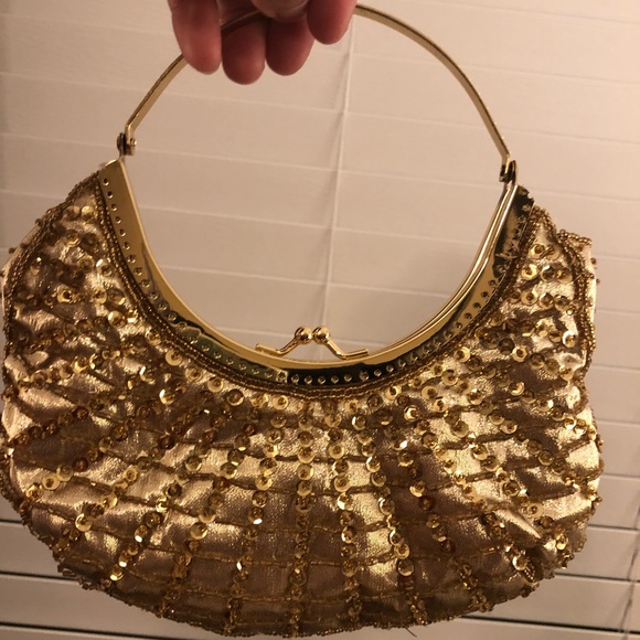 Gold sequins purse! Perfect for cocktail hour! - Picture 3 of 5